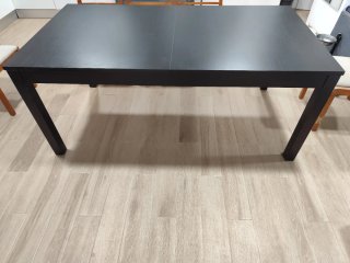 Mesa de comedor negra extensible