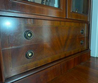 Vitrina Clásica Madera Maciza con Luz