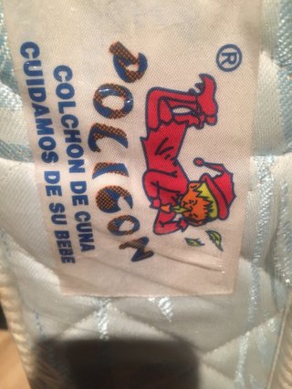 Cuna blanca de madera con colchon