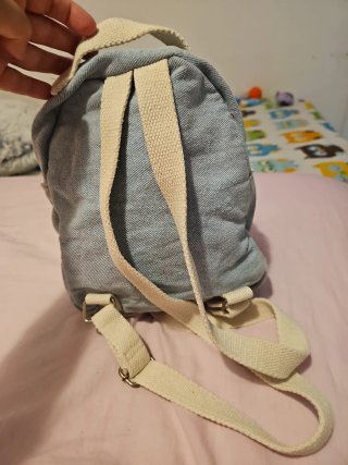 Mochila pequeña vaquera con pompones