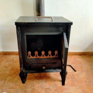 Cocina de leña metálica