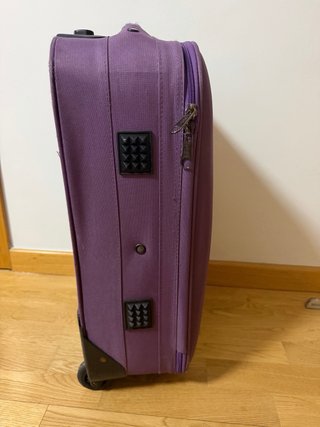 Maleta de cabina morada con logo MSK