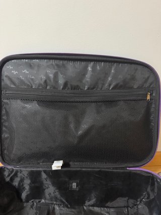 Maleta de cabina morada con logo MSK