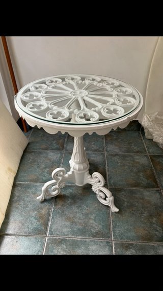 PRECIOSA !!! MESA .65€ Con base de cristal.