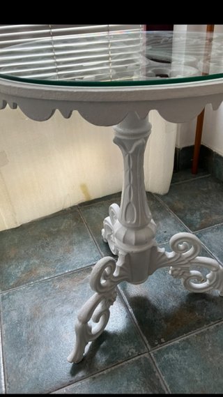 PRECIOSA !!! MESA .65€ Con base de cristal.
