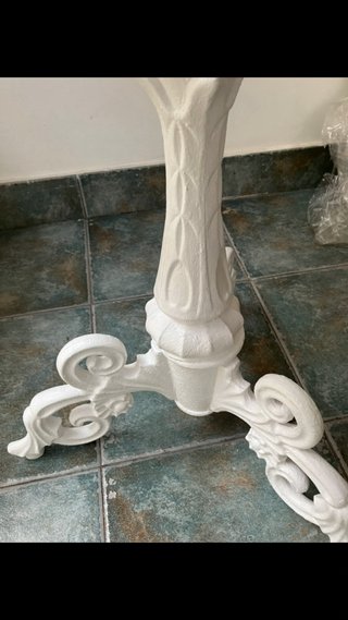 PRECIOSA !!! MESA .65€ Con base de cristal.