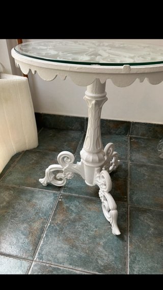 PRECIOSA !!! MESA .65€ Con base de cristal.