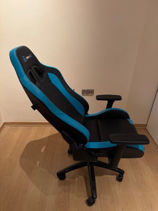 Silla gaming Newskill negra y azul