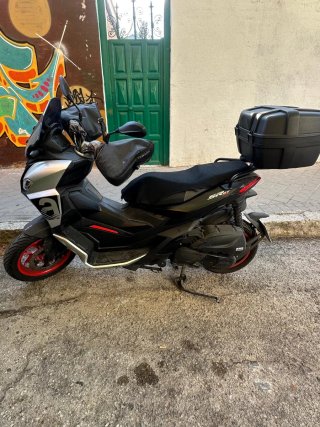 Aprilia SR GT 125 2023 Negra/Plata