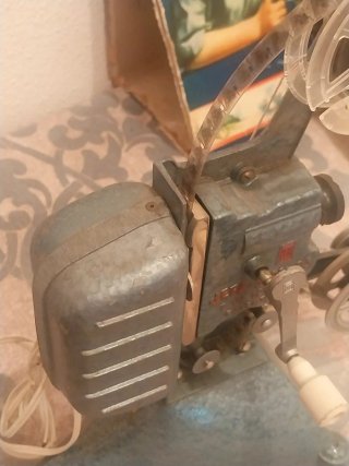 ANTIGUO PROYECTOR AÑOS 50 / JEFE SUPER 9,5