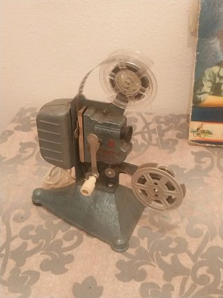 ANTIGUO PROYECTOR AÑOS 50 / JEFE SUPER 9,5