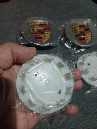4 Tapacubos Porsche gris plata y logo oro