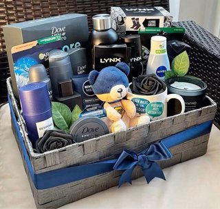 Cesta regalo bebé peluche y cosmética