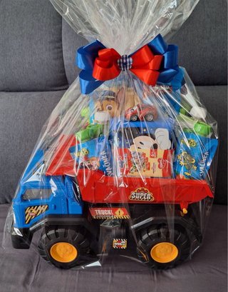 Cesta regalo bebé peluche y cosmética