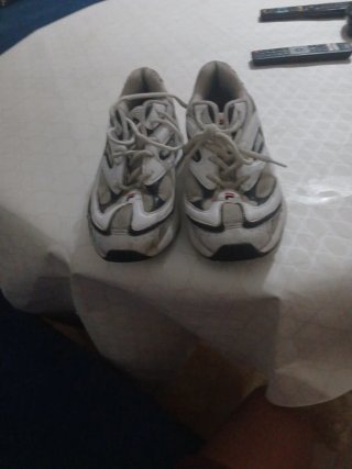 Tenis Fila Blancos y Negros