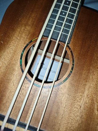 Harley Benton Club Bajo Ukelele