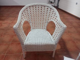 Conjunto 2 sillones mimbre, mesa y cojines