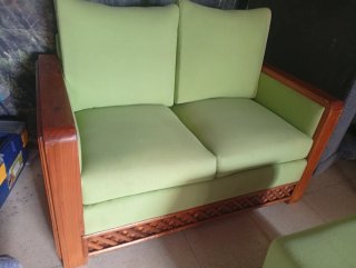 Sofá 2 plazas y puf a juego