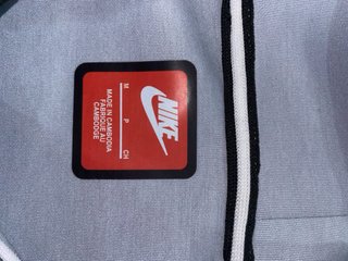 Conjunto Nike Tech Gris y Blanco