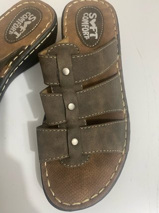 Sandalias  de mujer, color caqui, muy cómodas.