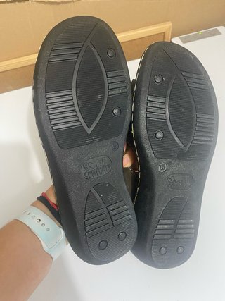 Sandalias  de mujer, color caqui, muy cómodas.