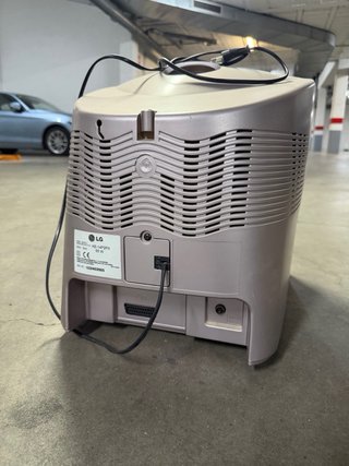 Televisor LG antiguo con VHS