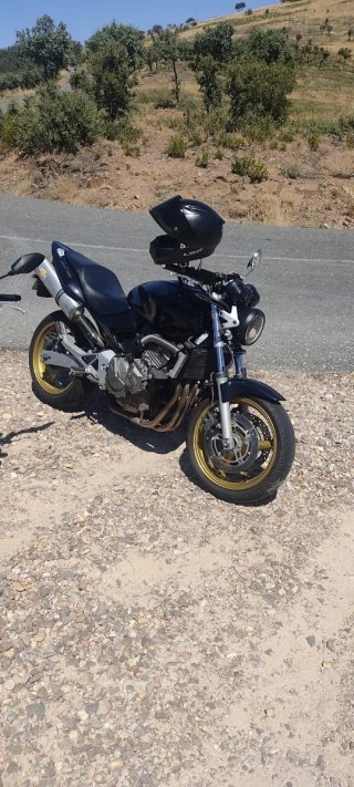 Honda Hornet 600 CBF Negra