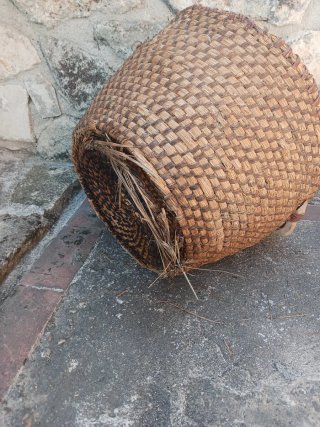 Cesto antiguo para macetero o cubremacetas