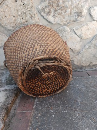 Cesto antiguo para macetero o cubremacetas