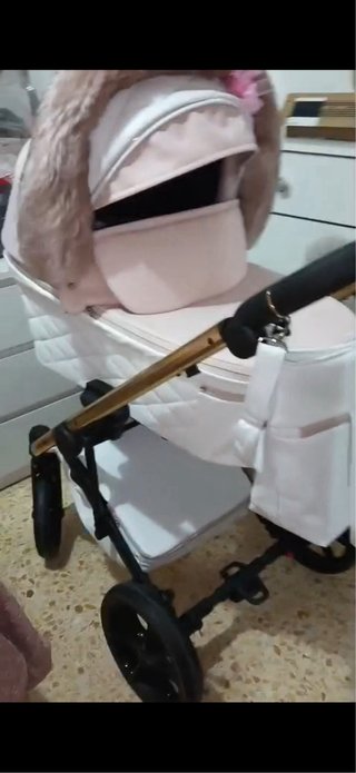 Carro de bebé rosa   Lleva muy poco uso esta nuevo