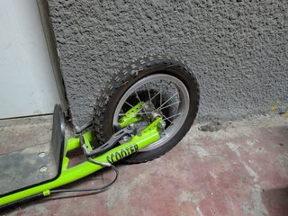 Patinete Scooter Verde con Cesta