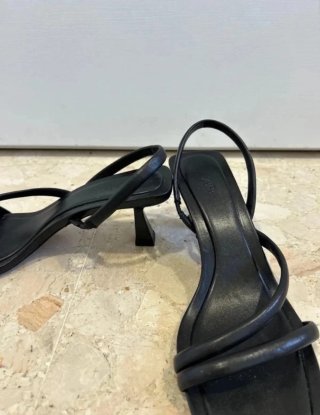 Sandalias Zara Tacón Negro