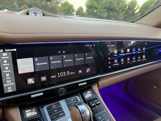 Porsche Panamera 4 3,6 doble pantalla
