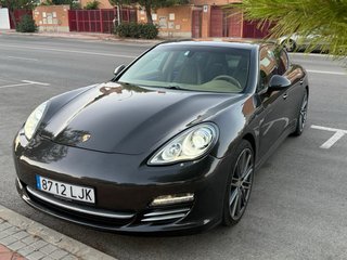 Porsche Panamera 4 3,6 doble pantalla