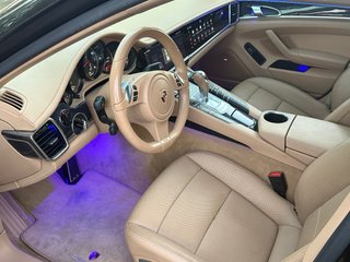 Porsche Panamera 4 3,6 doble pantalla
