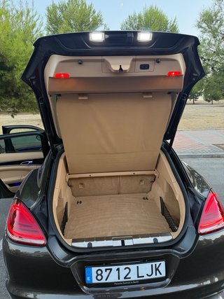 Porsche Panamera 4 3,6 doble pantalla
