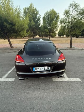 Porsche Panamera 4 3,6 doble pantalla
