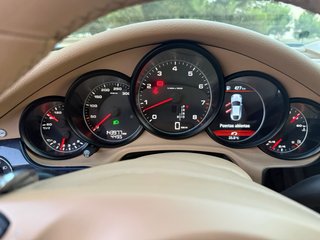 Porsche Panamera 4 3,6 doble pantalla