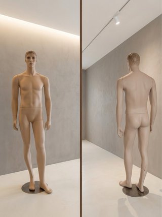 Maniquí hombre beige