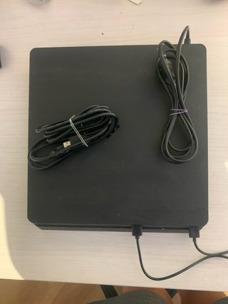 PS4 Slim Negra +  1 Mando  y los cables necesarios