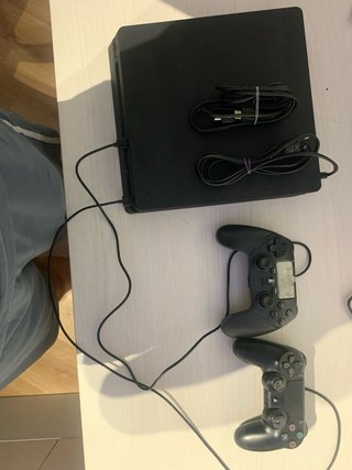 PS4 Slim Negra +  1 Mando  y los cables necesarios