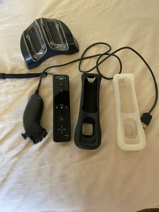 Nintendo Wii Negra + Mando + Nunchaku + 6 Juegos