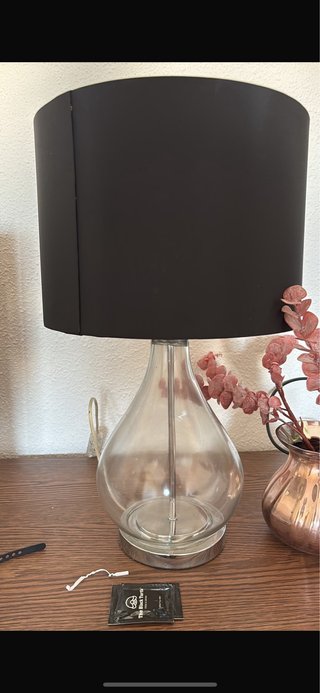 Lámpara de mesa cristal y metal negra