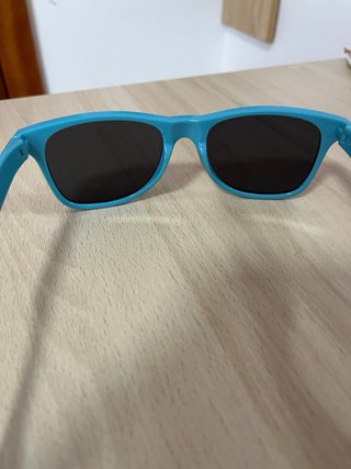 Gafas de sol blancas y azules
