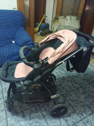 Carro de bebé reversible  color rosa y granate