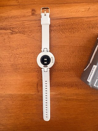 Garmin Lily - Reloj Inteligente Dorado y Blanco
