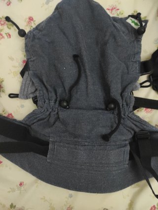 Mochila portabebés Buzzidil (tela vaquera azul)