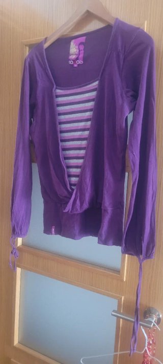 Camiseta morada con rayas talla S