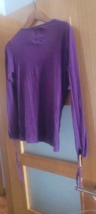 Camiseta morada con rayas talla S