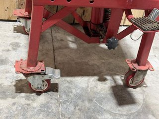 ELEVADOR NEUMATICO CON RUEDAS